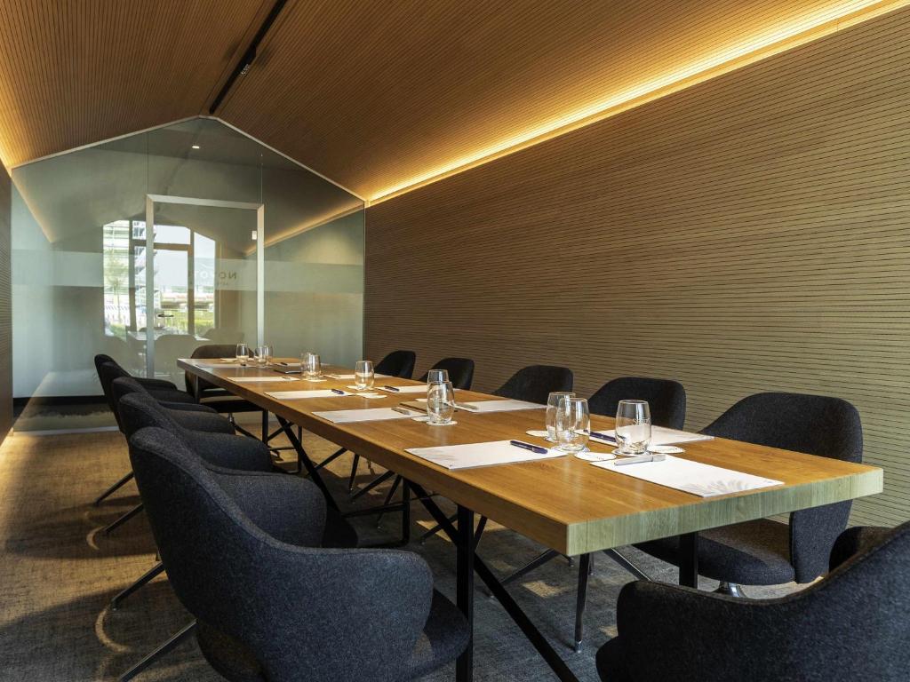 Novotel Duesseldorf Airport - Resim 44