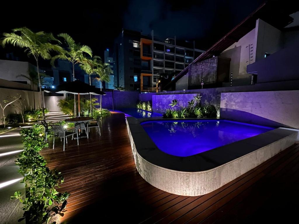 สระว่ายน้ำที่อยู่ใกล้ ๆ หรือใน Flat Vert House