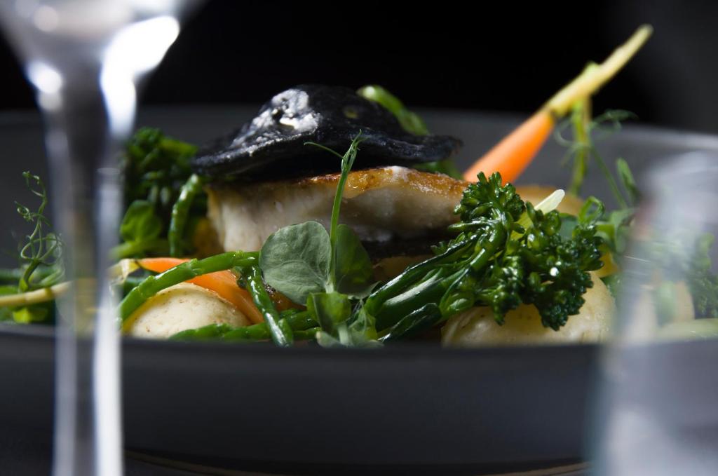 ホテルの敷地内または近くでの食事または食べ物