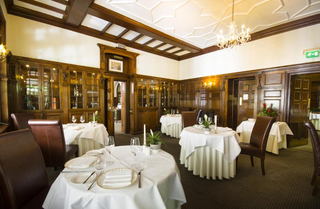 Chateau La Chaireにあるレストランまたは飲食店