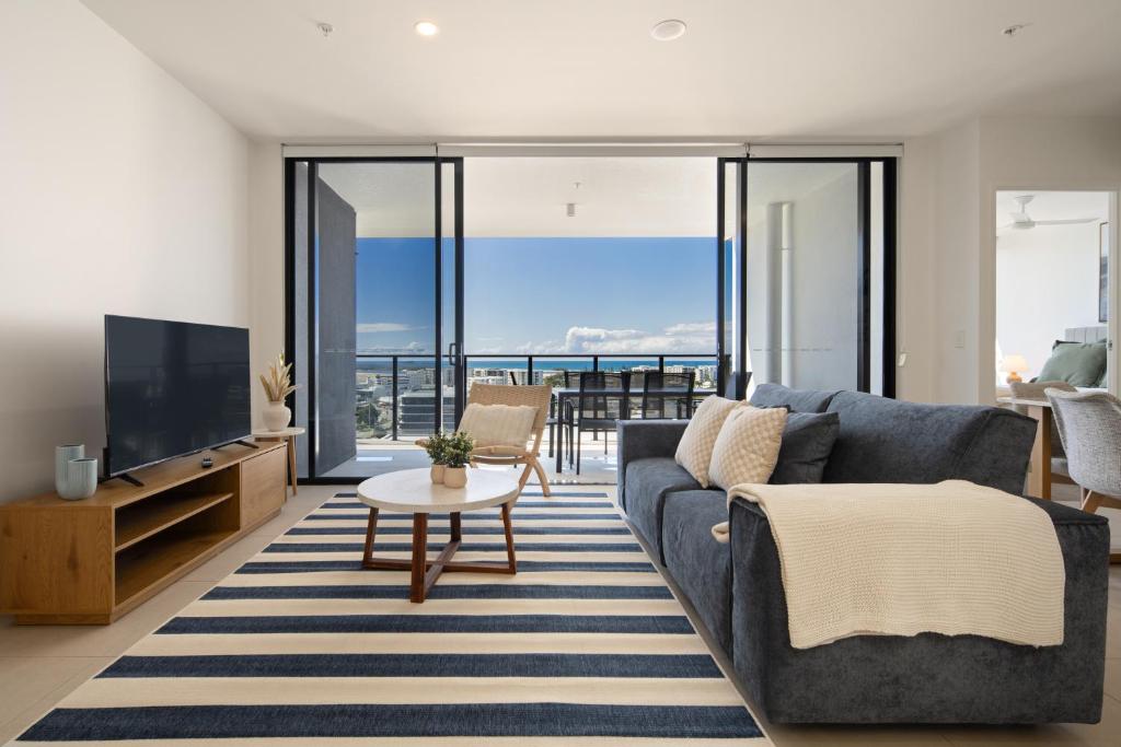 Posezení v ubytování Brand New 3BR with Sea Views - Walk to Beach and Shops