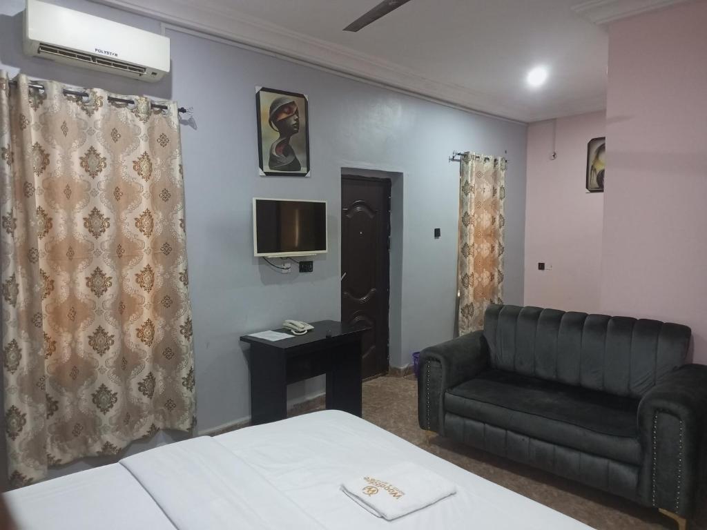 Φωτογραφία από το άλμπουμ του Woodedge Hotel and suites Ekwulobia σε Ekwulobia