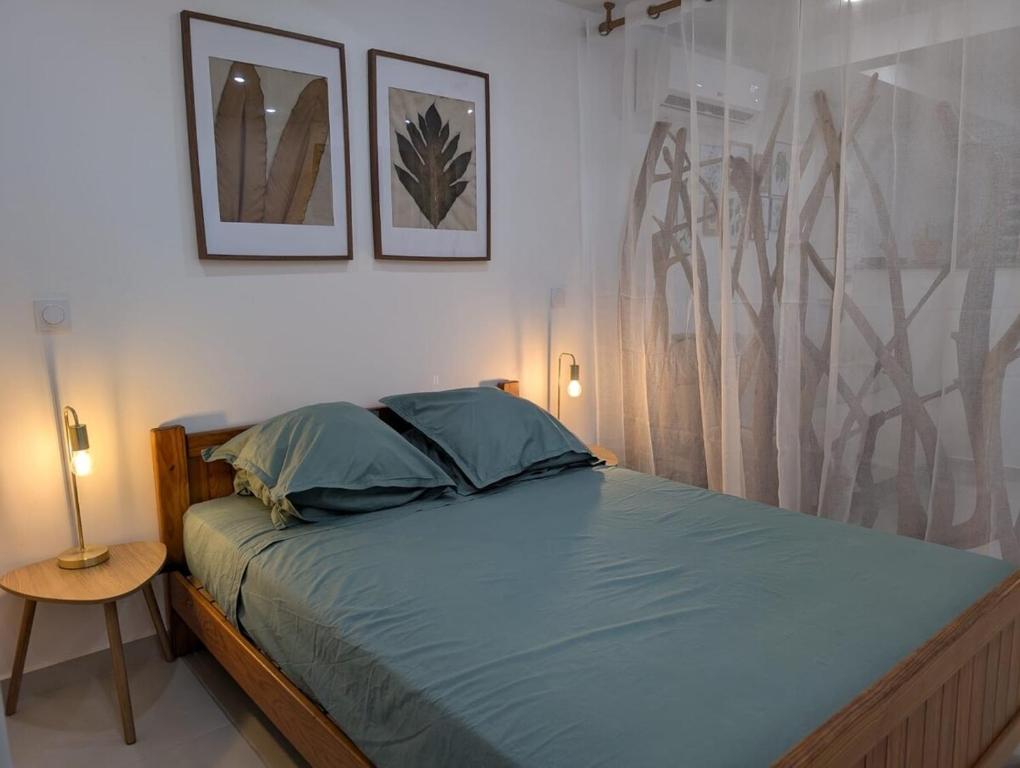 Una cama o camas en una habitación de Solaya, Between beach and comfort, Gosier, Studio