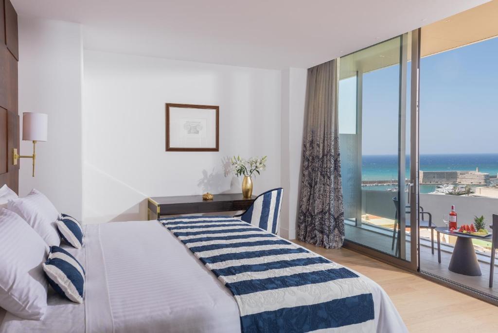 A bed or beds in a room at Aquila Atlantis Hotel