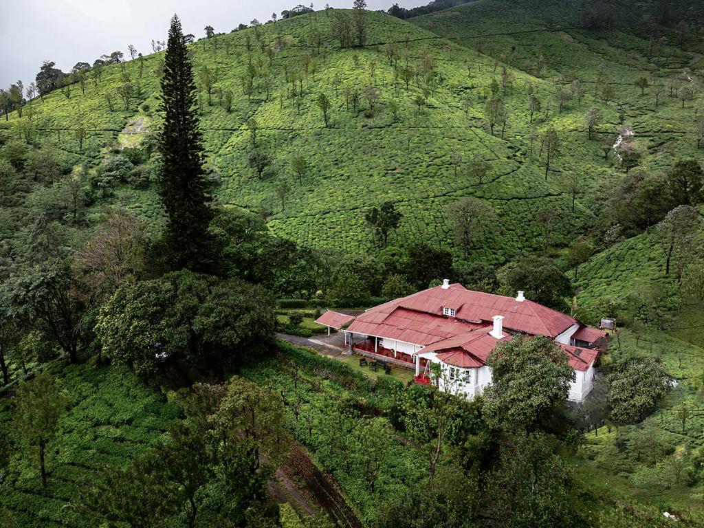 バルパライにあるSereniva Orange Grove Bungalowの山中家屋上