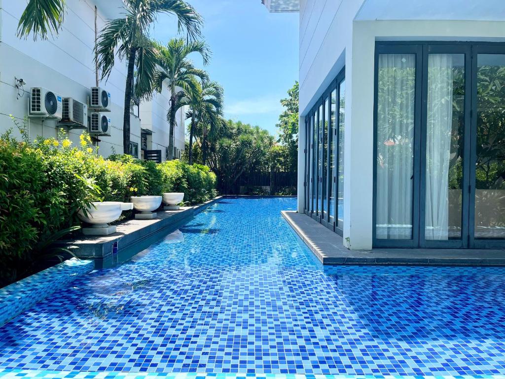 Biệt Thự 4 Phòng Ngủ Có Hồ Bơi Riêng Xung Quanh
