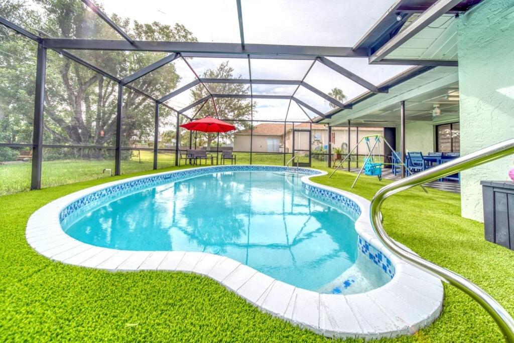 Kids- Friendly Stay in Cape! Heated Pool- Tesla charger & SPA, 케이프 코랄 ...
