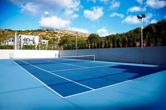 Tenis a/nebo squash v ubytování Tesoro Blu Hotel & Spa Adults Only nebo okolí