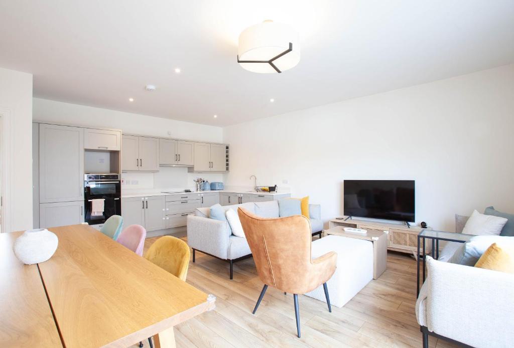 Η κουζίνα ή μικρή κουζίνα στο Modern 3BR Split Level Home with Balcony Dublin 16