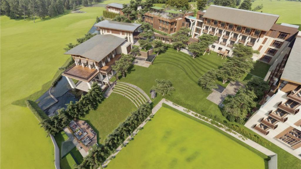 - une vue aérienne sur une demeure de caractère avec une cour dans l'établissement Jambuluwuk Bromo Resort, à Pasuruan