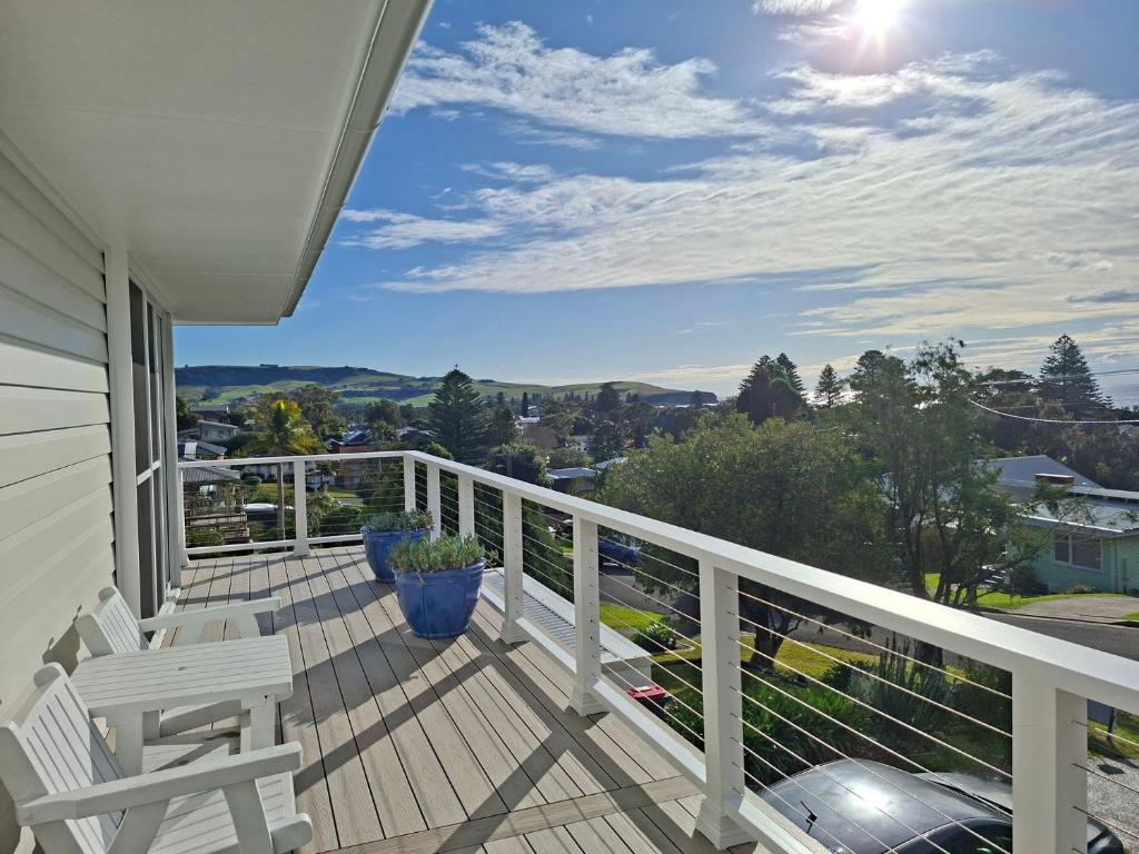 ジェリンゴンにあるWerri Escapeの渓谷の景色を望むバルコニー(椅子2脚付)