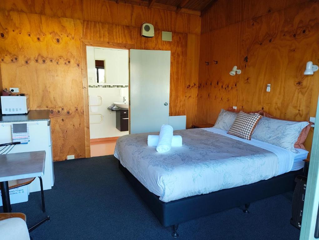
Deluxe Cabin with Ensuite (2 People)
