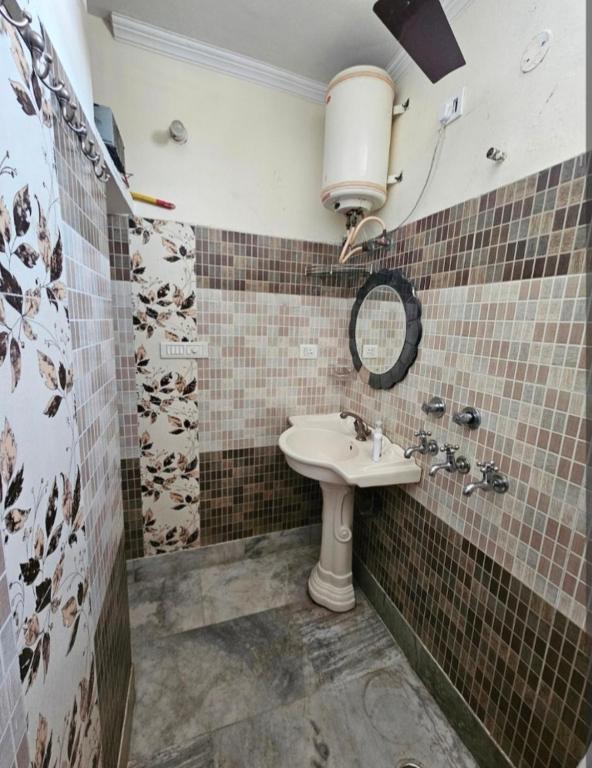 a bathroom with a sink and a mirror at Hotel nitin in McLeod Ganj