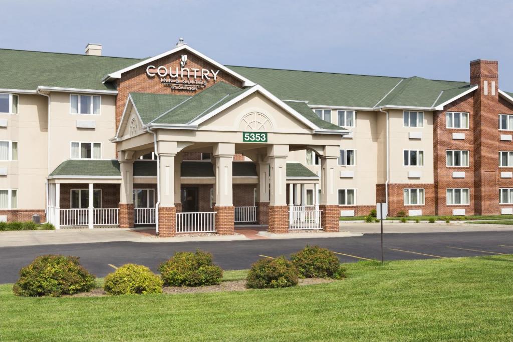 a hotel with a sign on the front of a building at Country Inn & Suites by Radisson, Lincoln North Hotel and Conference Center, NE in Lincoln