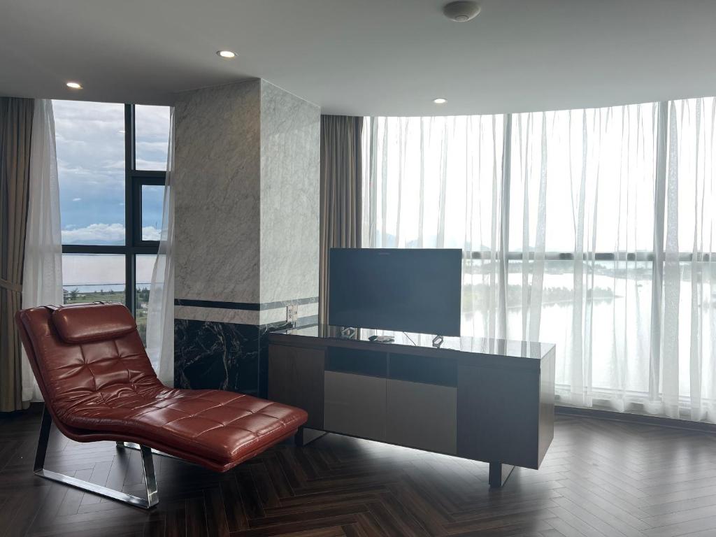 Suite Hạng Tổng Thống Nhìn Ra Toàn Cảnh