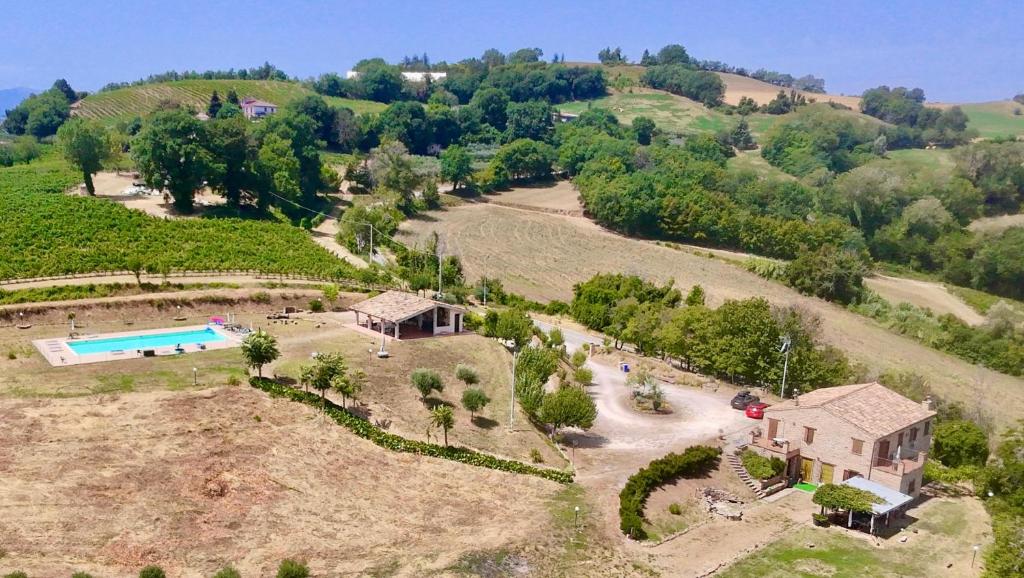 Πισίνα στο ή κοντά στο Casa Vacanze l'Aurora Montelparo 13 posti letto