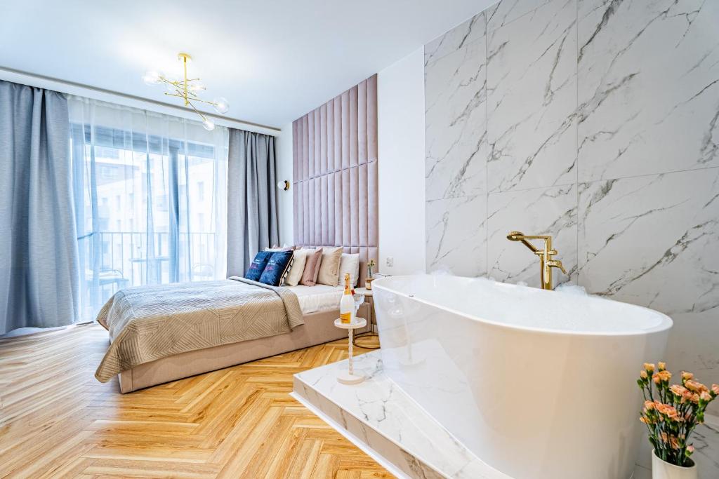 
Studio with Spa Bath
