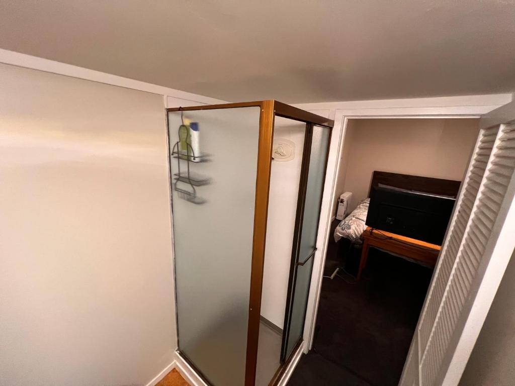 Studio is 2nd door past carport - Resim 5