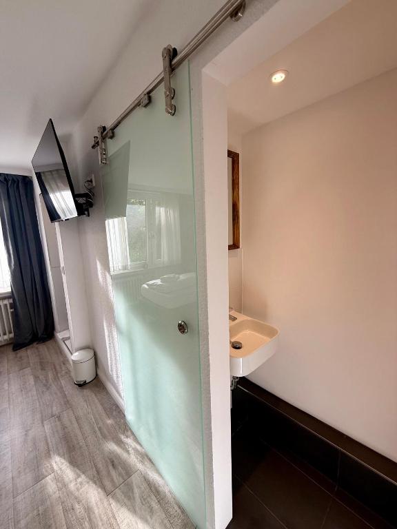 Hotel am Park - Economy Single Room