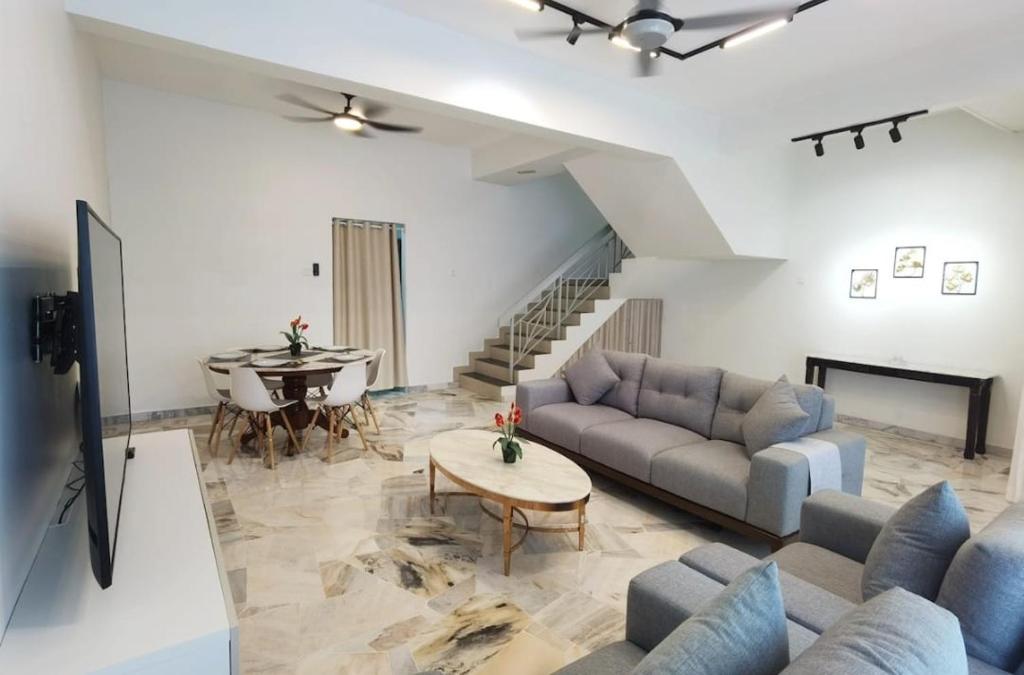 Μια τηλεόραση ή/και κέντρο ψυχαγωγίας στο Shah Alam Homestay 7-10Pax