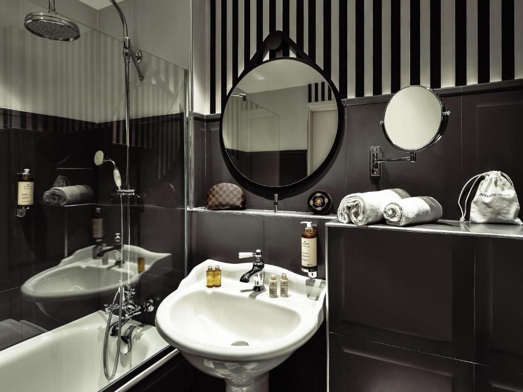 
Standard One Double Bed
