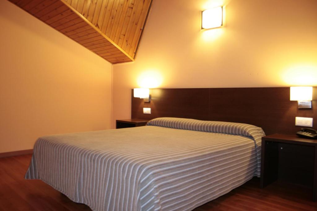 Postel nebo postele na pokoji v ubytování Somriu Hotel Vall Ski