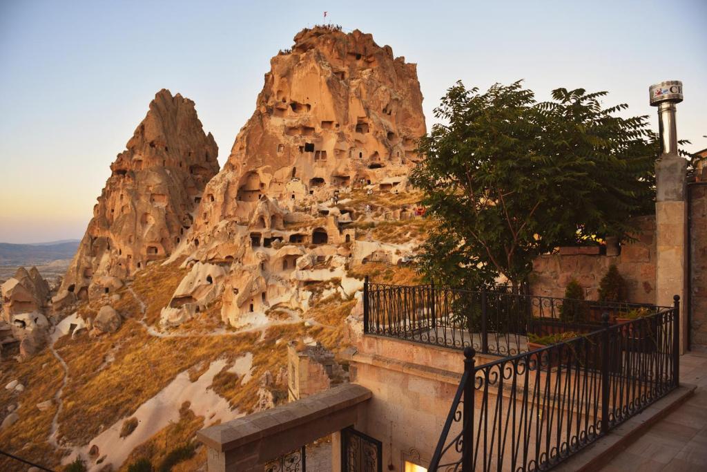 Caldera Cave Hotel - 8