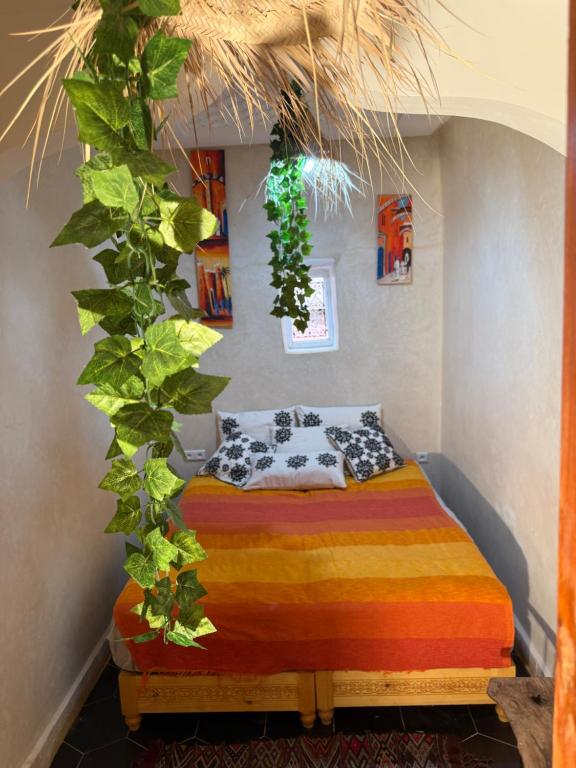 Postel nebo postele na pokoji v ubytování Riad Sarsar Dar dmana