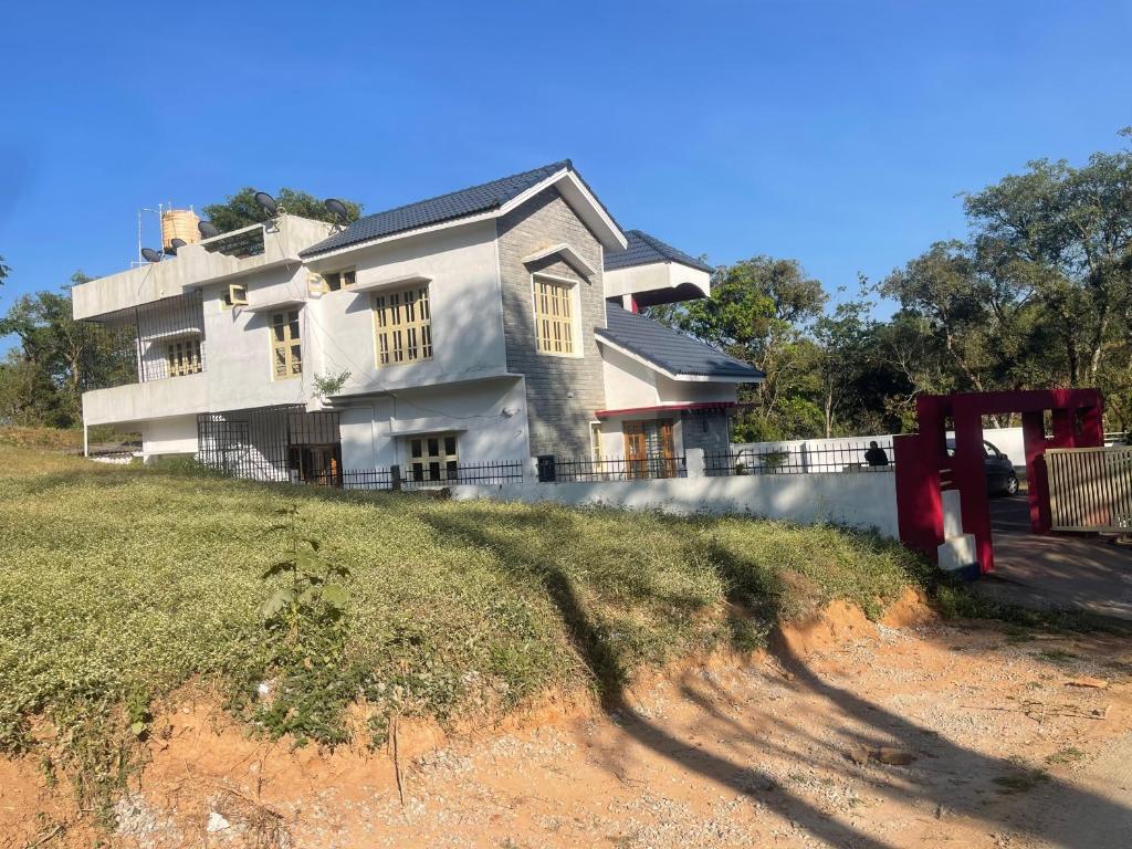 Το κτήριο όπου στεγάζεται  η βίλα