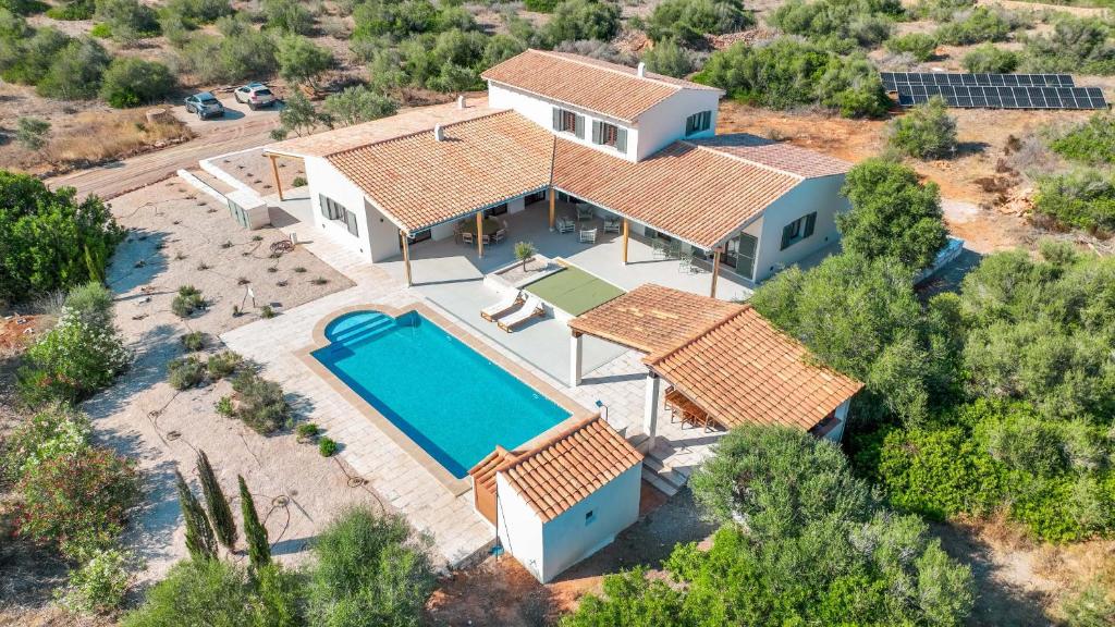 an aerial view of a house with a swimming pool at Villa Olivo in Ses Salines