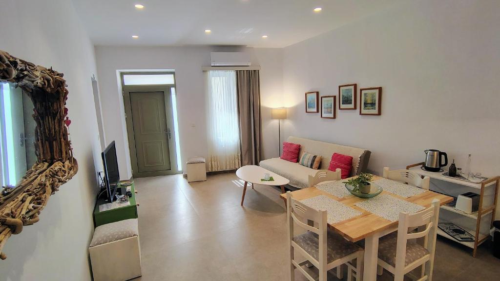 TV a/nebo společenská místnost v ubytování Kleopatra's residence