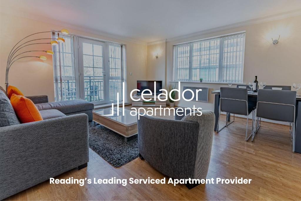 Χώρος καθιστικού στο Riverside House