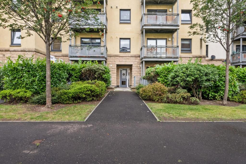 Hawkhill 1 Bedroom Apartment - Edinburgh - Housity
