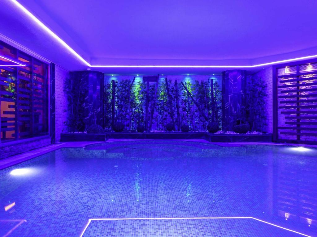 Bazén v ubytování Mercure Istanbul Bomonti nebo v jeho okolí