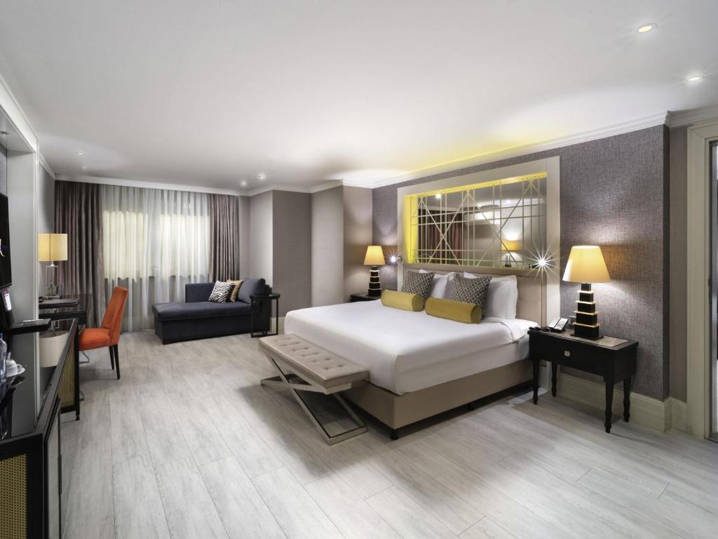 Ένα ή περισσότερα κρεβάτια σε δωμάτιο στο Mercure Istanbul Bomonti