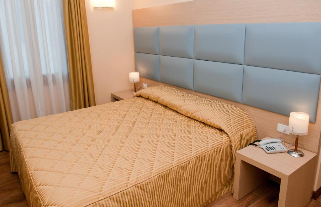 Postel nebo postele na pokoji v ubytování Hotel Villa Maternini