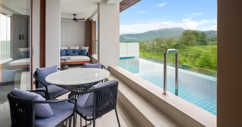 Kolam renang di atau dekat dengan Angsana Laguna Lakeside Suite - Spacious, Elegant and Private