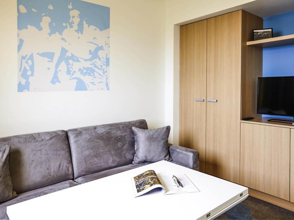 ibis Styles Toulouse Nord Sesquieres - Standard Family Suite With One Double Bed And Sofa