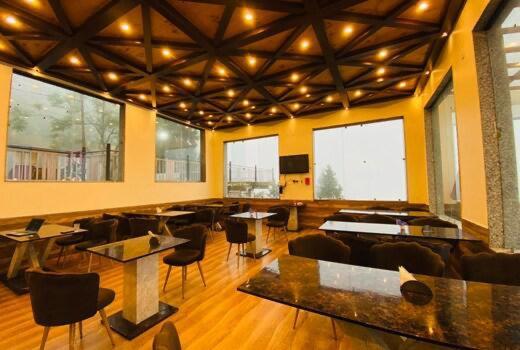 Εστιατόριο ή άλλο μέρος για φαγητό στο The Pari's world Restuarant & Home Stay