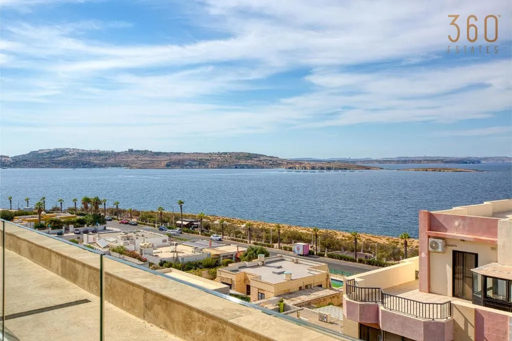 Prime Qawra Suites with Balcony, AC, Full Kitchen & Wifi by 360 Estates