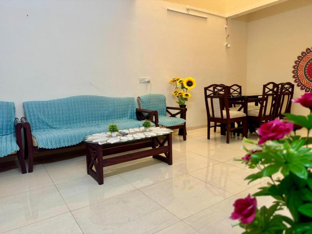 Un lugar para sentarse en Elite Stays Baner