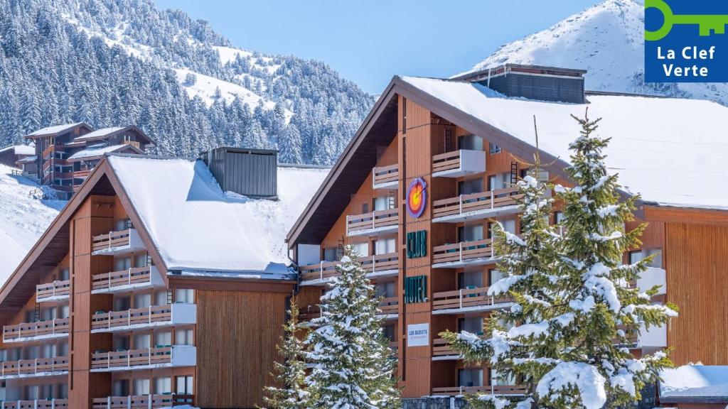 Nespecifikovaný výhled na hory nebo výhled na hory při pohledu z aparthotelu