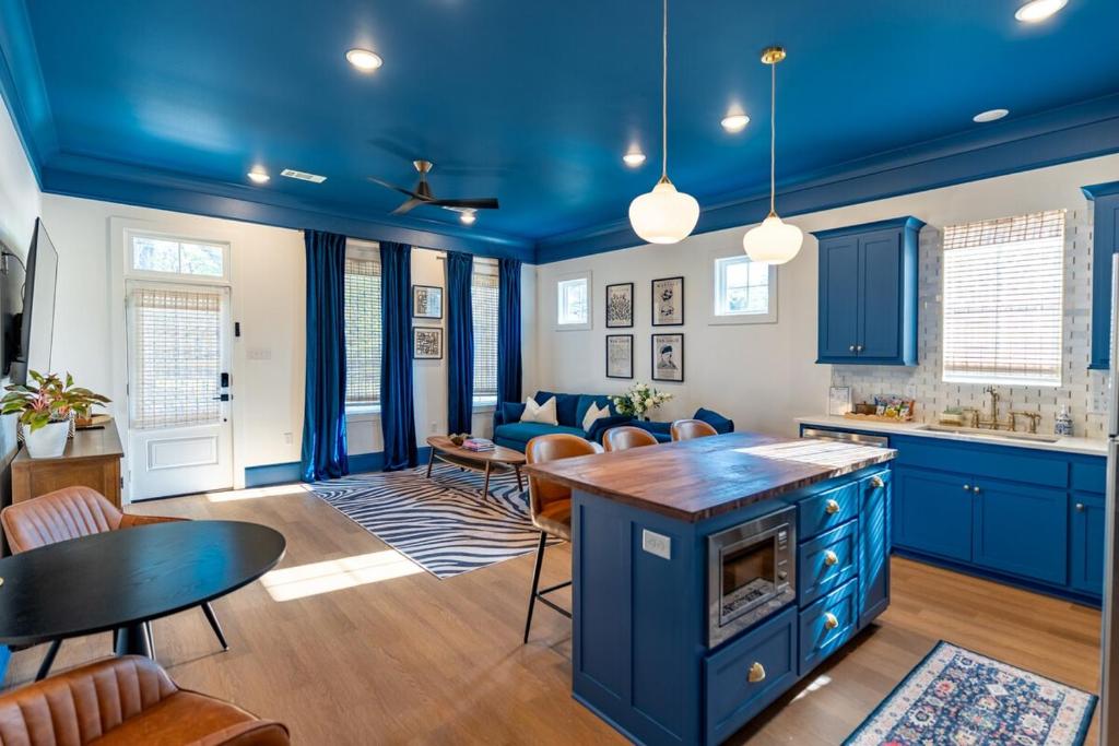 The Deco Den, Baton Rouge (updated prices 2026)