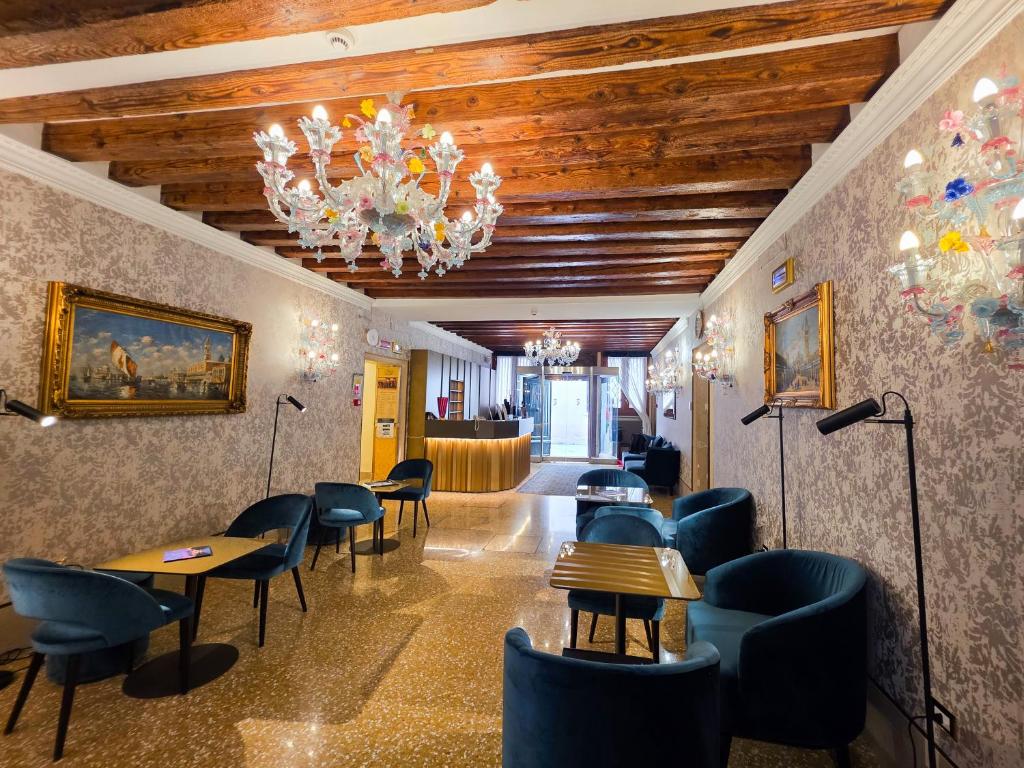 Hotel Al Duca Di Venezia - Resim 7