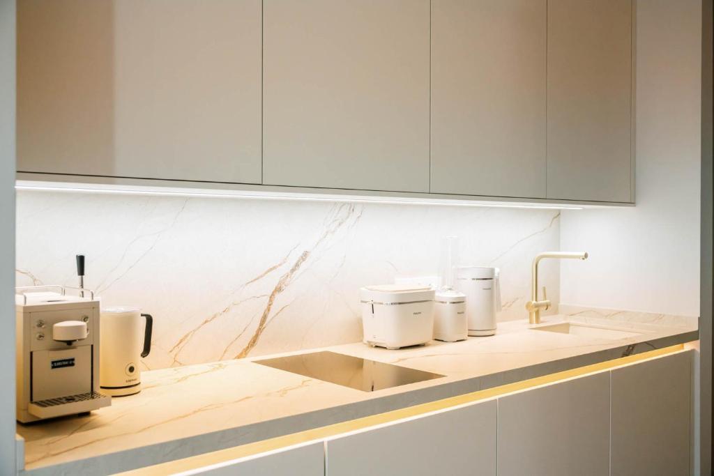 Lindgold Apartments - 6