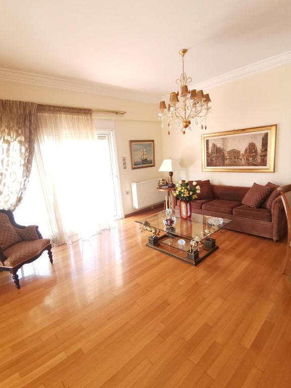 Luxurious maisonette 4 metro stops to Acropolis