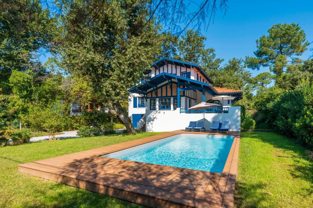 a house with a swimming pool in front of a house at Iparra -Elégance, confort près golf in Soorts-Hossegor