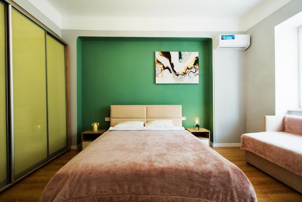 Postel nebo postele na pokoji v ubytování 17-Avenue Apartment