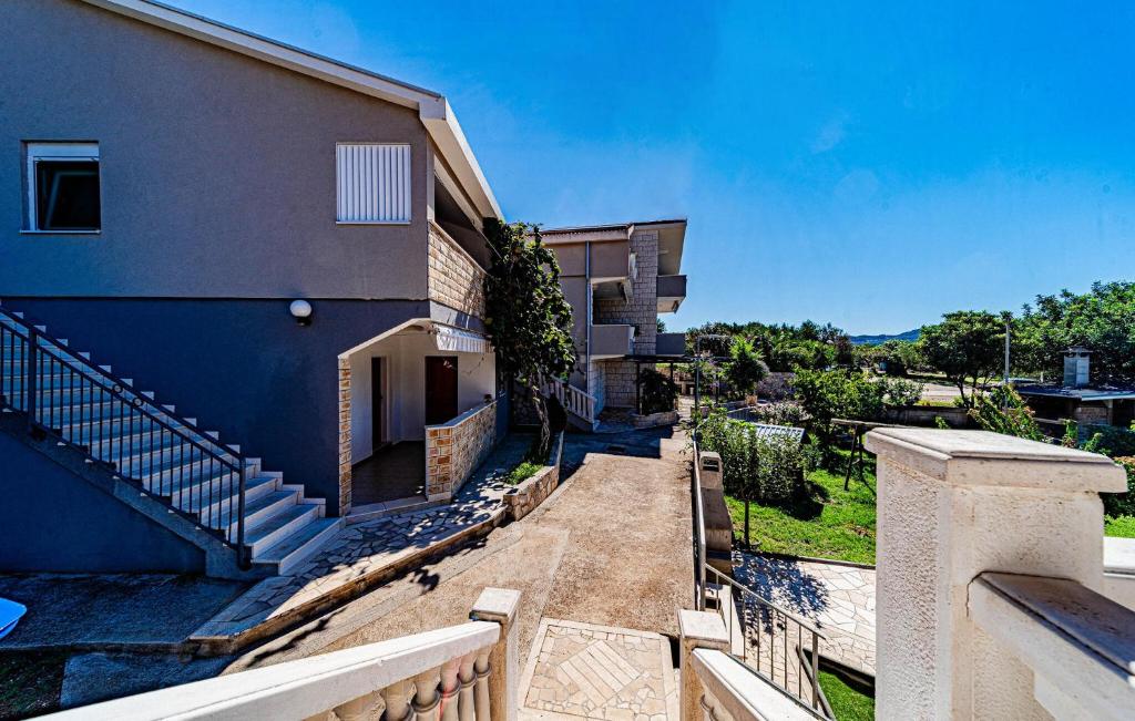 Tòa nhà nơi căn hộ tọa lạc