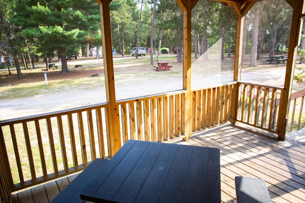 Bonanza Camping Resort - Queen Room